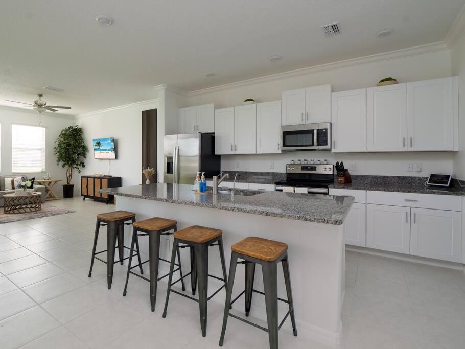 Modern Oasis! 3Br Townhouse In A Lagoon Community Wesley Chapel Eksteriør bilde